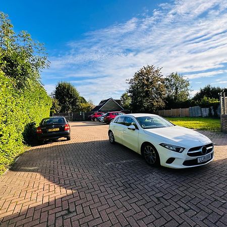 Acorn Lodge Hotel Gatwick & Parking هورلي المظهر الخارجي الصورة