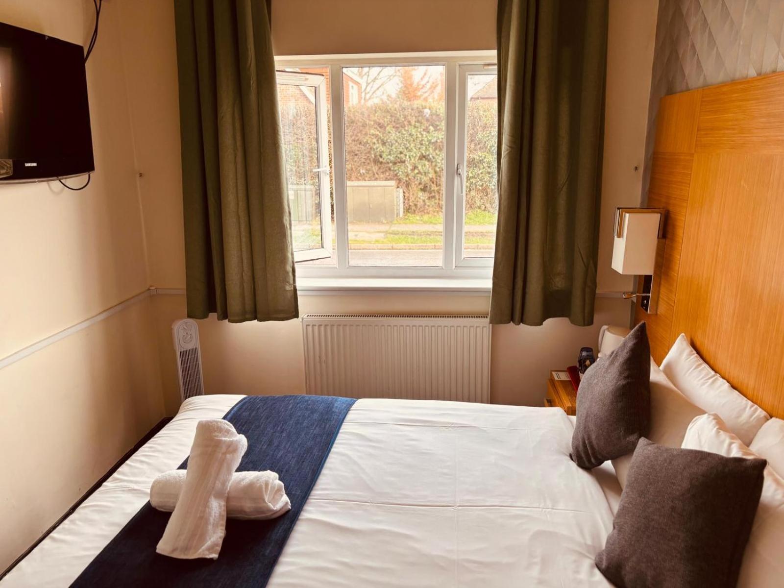 Acorn Lodge Hotel Gatwick & Parking هورلي المظهر الخارجي الصورة