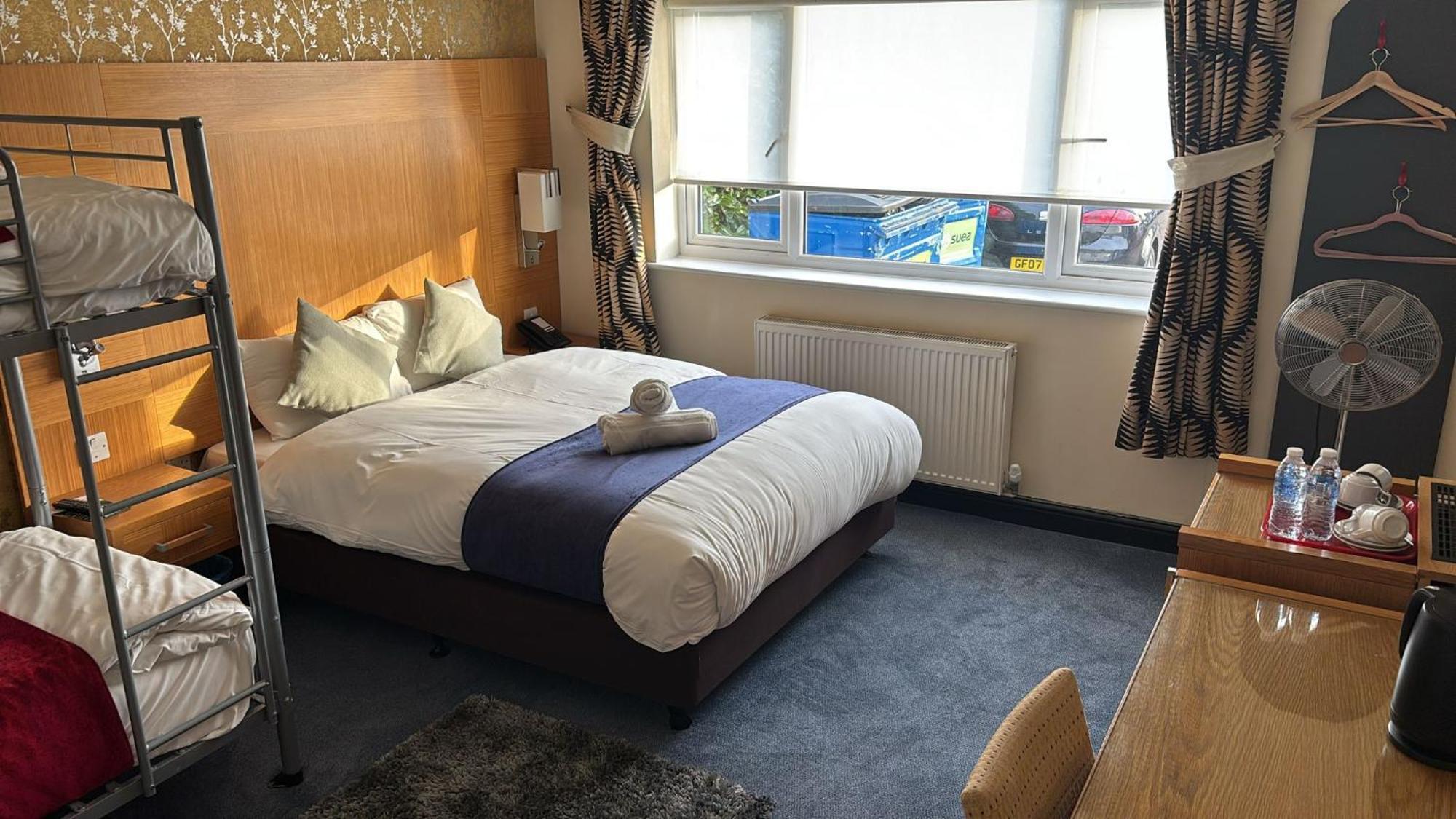 Acorn Lodge Hotel Gatwick & Parking هورلي المظهر الخارجي الصورة